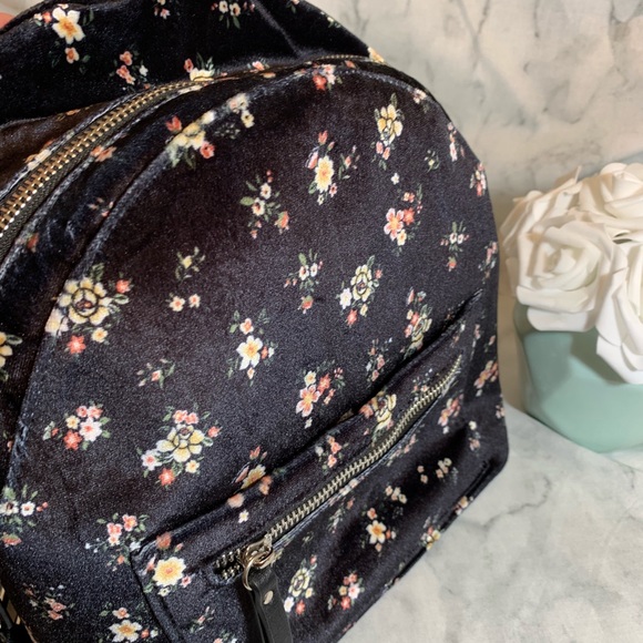 Floral Backpack - Picture 3 of 4